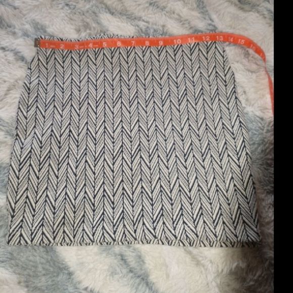 Zara -- Chevron Mini Skirt - Picture 2 of 5